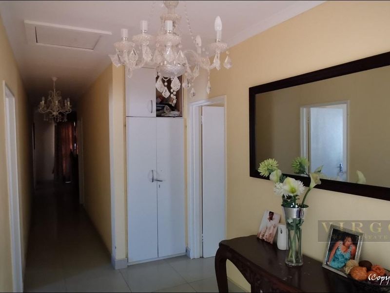 Spacious Family Home for Rent in Pioneerspark Ext. 1 - Photo 3