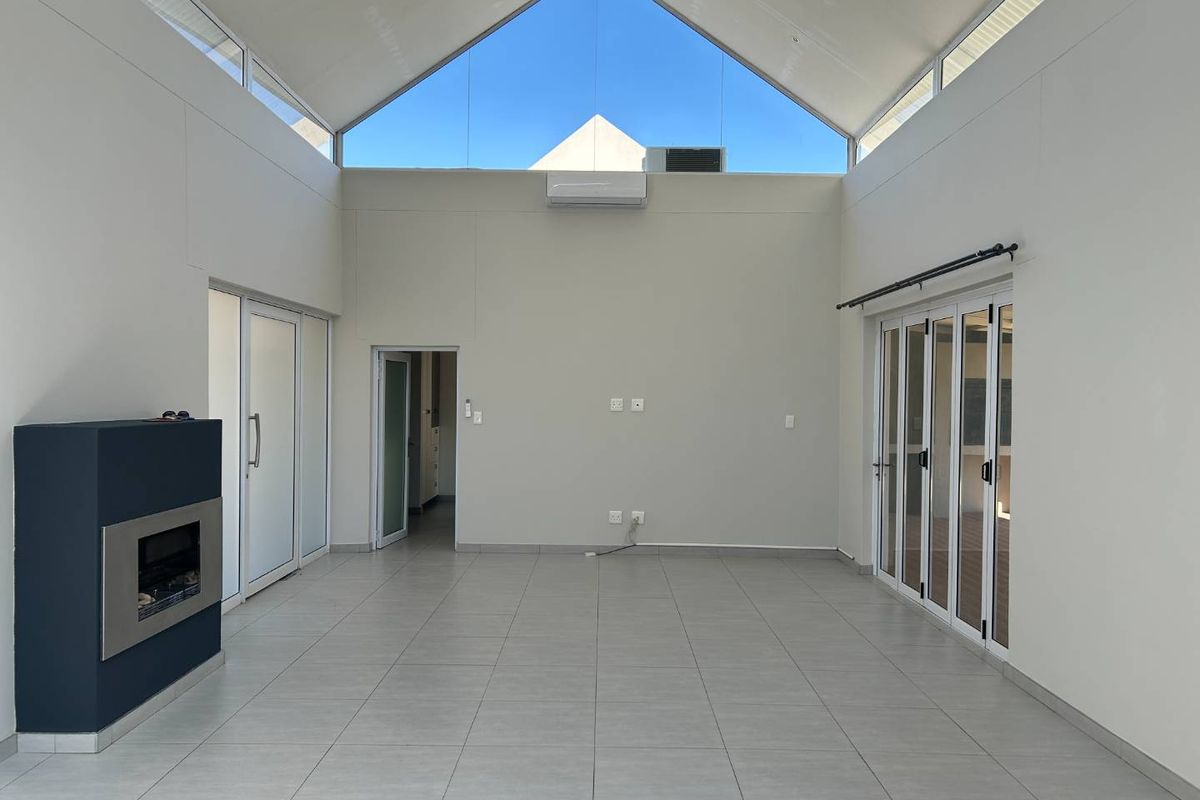 Neat and spacious 3 bedroom house for sale on Omeya Golf Estate - Photo 4