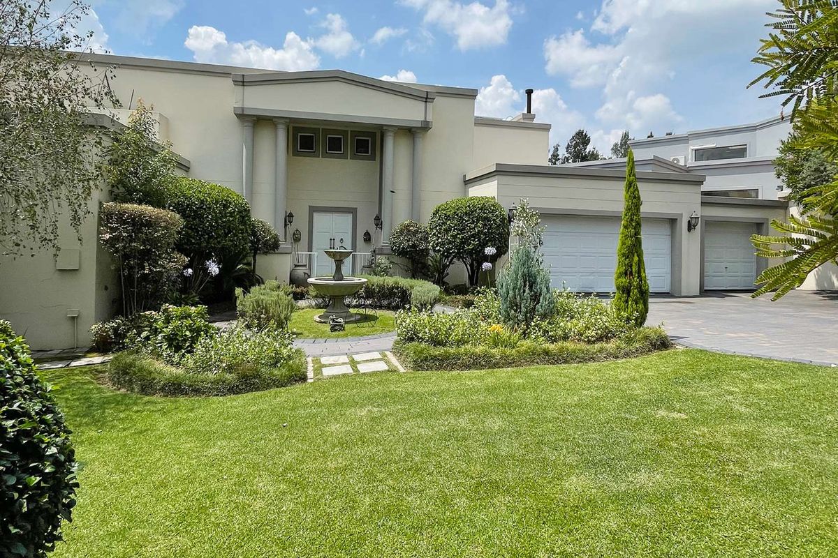 Prestigious Four Bedroom Home in Excellent Estate - Photo 2