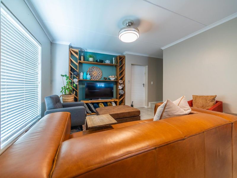 3-Bedroom Townhouse for sale in Stellenbosch - Photo 8