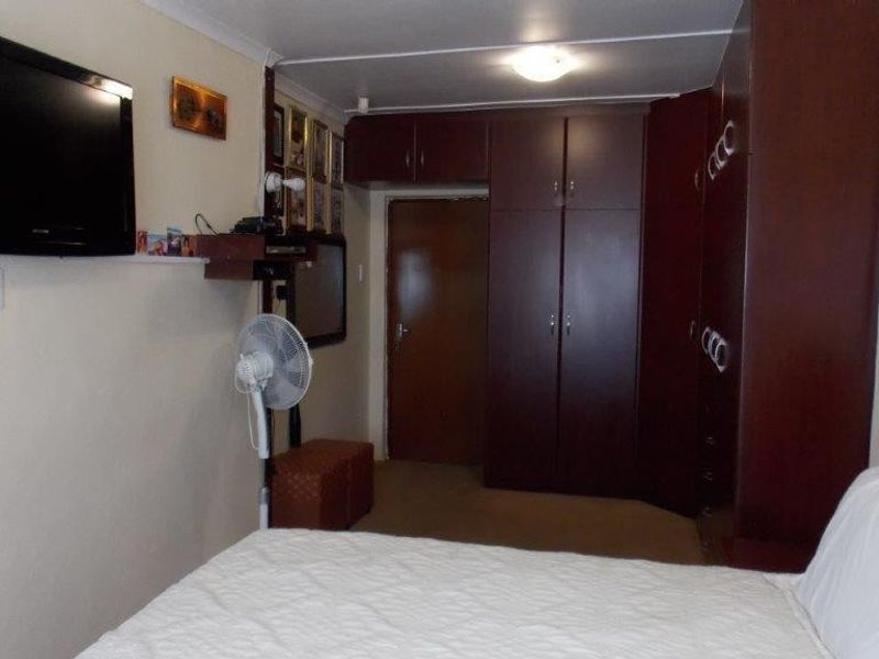4 Bedroom House for sale in Westcliff - Photo 2