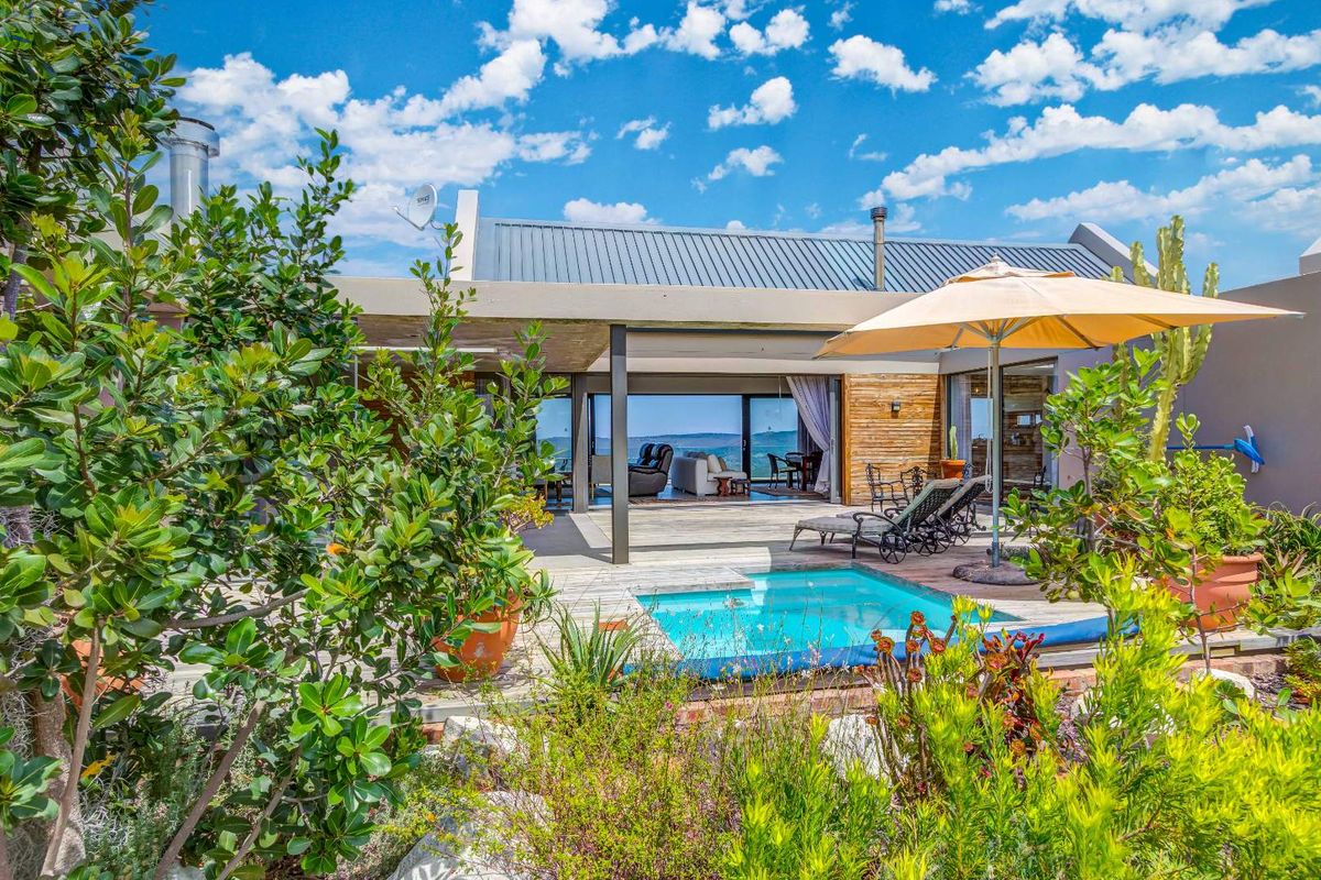 Modern, Industrial Farmhouse with Ravine views - Photo 2