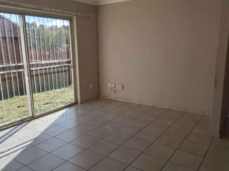 Your Secure Family Home in Wilgeheuwel R750 000 Negotiable - Photo 9