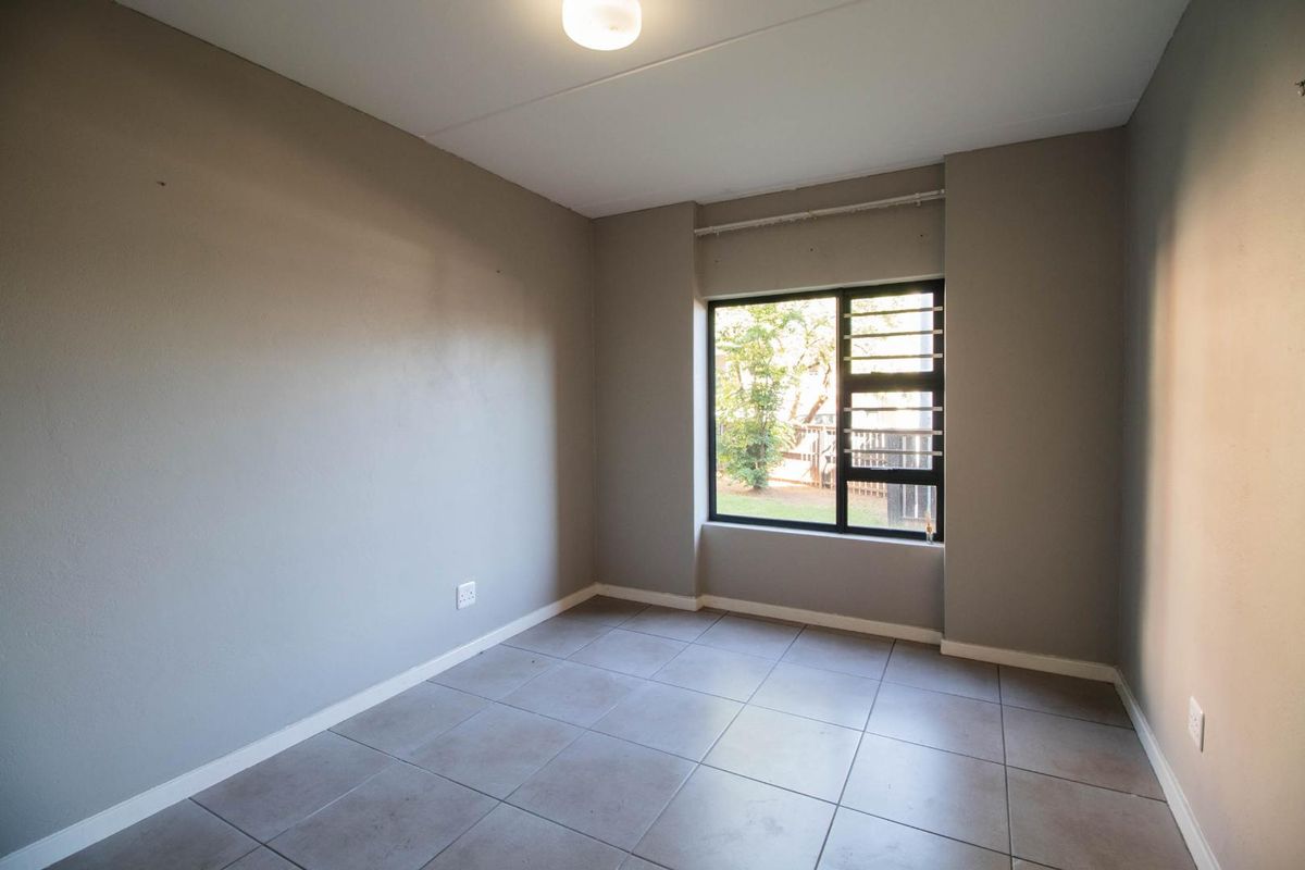 2 Bedroom Ground Floor Apartment for Sale - Photo 2