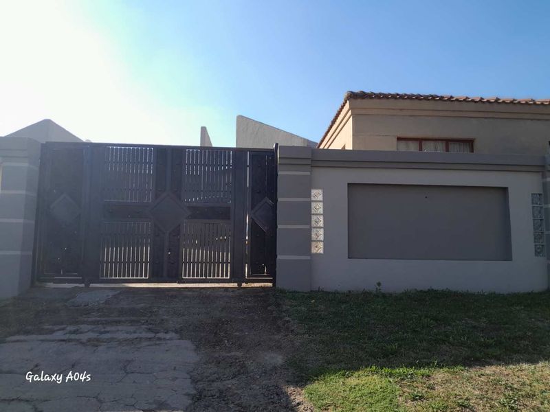 3 Bedroom 2 Bathroom house a Garadge plus Cottage - Photo 2