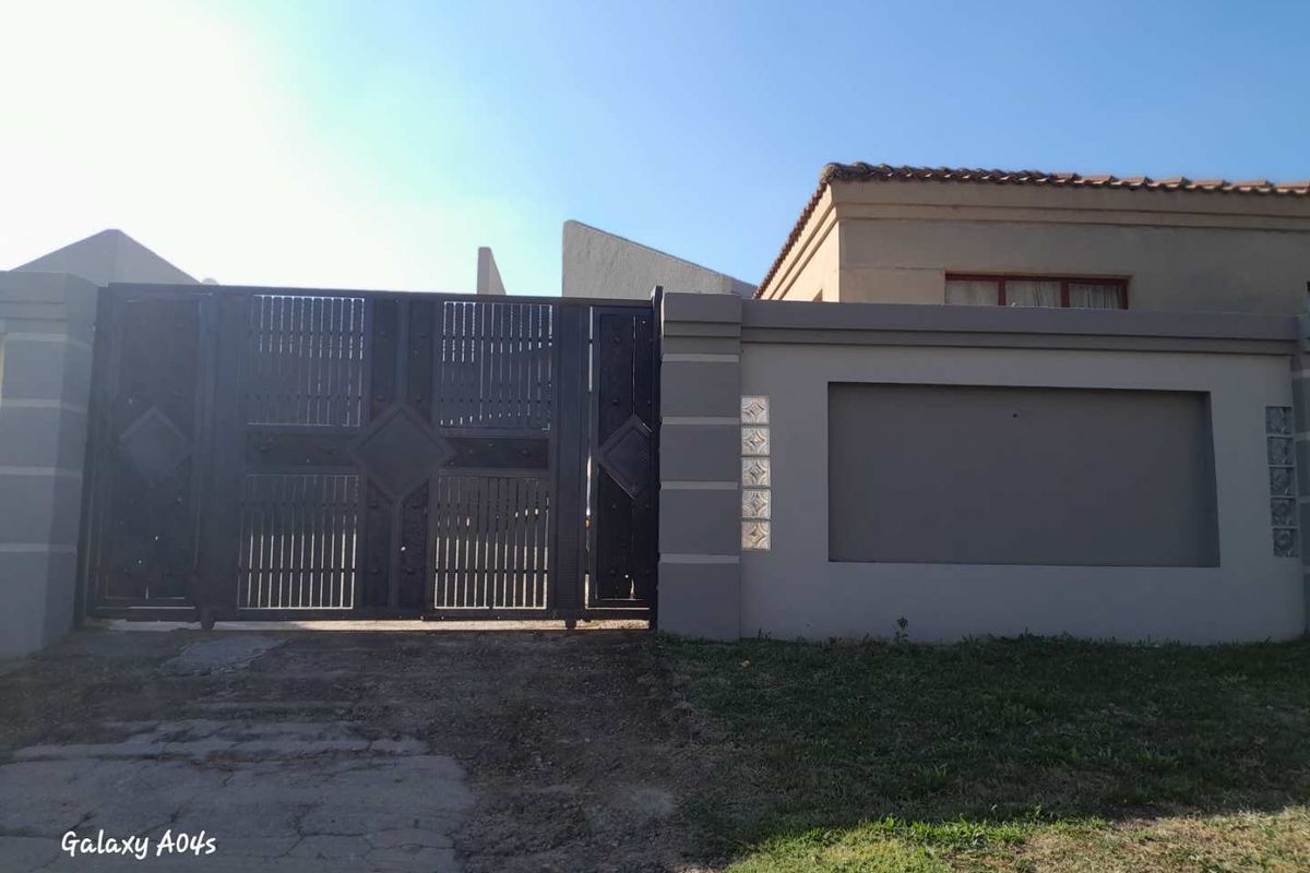 3 Bedroom 2 Bathroom house a Garadge plus Cottage - Photo 2