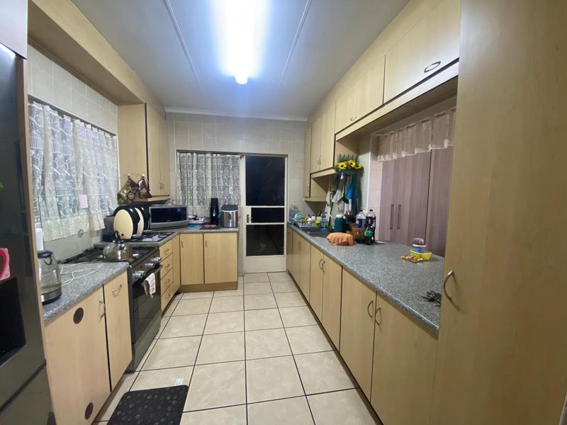 Pet Friendly Simplex for Sale - Photo 1