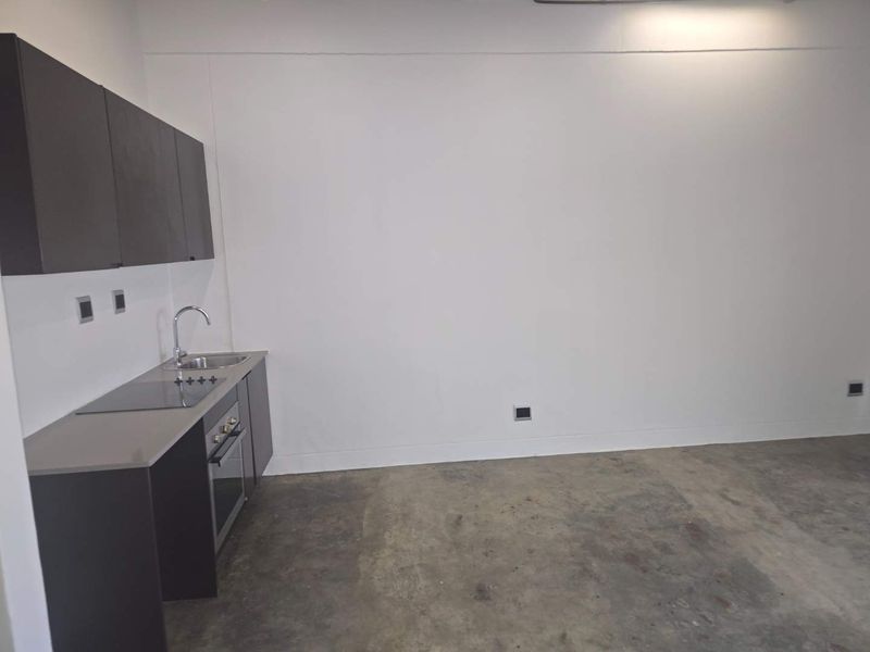 Chic Bachelor Apartment in Vibrant New Doornfontein - Photo 6