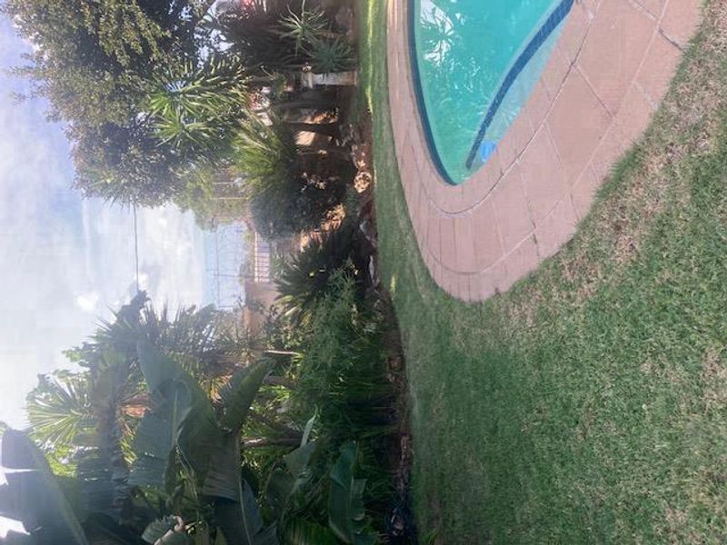 quiet area with a lovely home - Photo 2