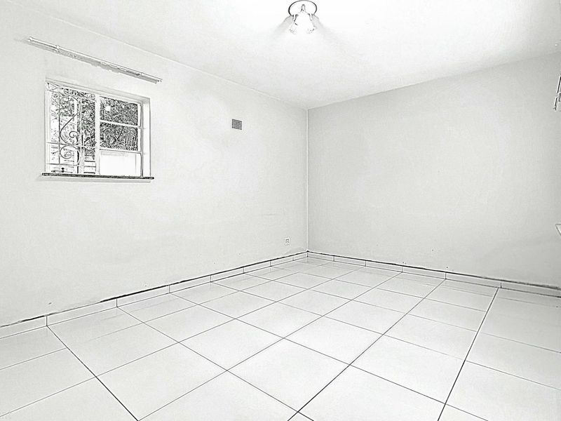 Ground floor 2 Bedroom Apartment with WFH space, Direct Access to Outside Patio and Communal gardens - Photo 10