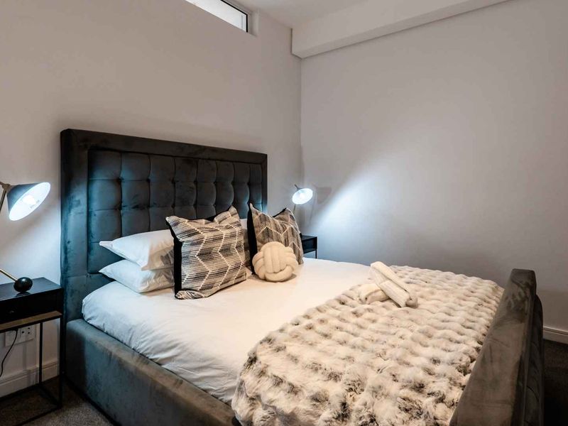 Modern Fully Furnished 1-Bedroom Apartment in Cape Town City Centre - Photo 10
