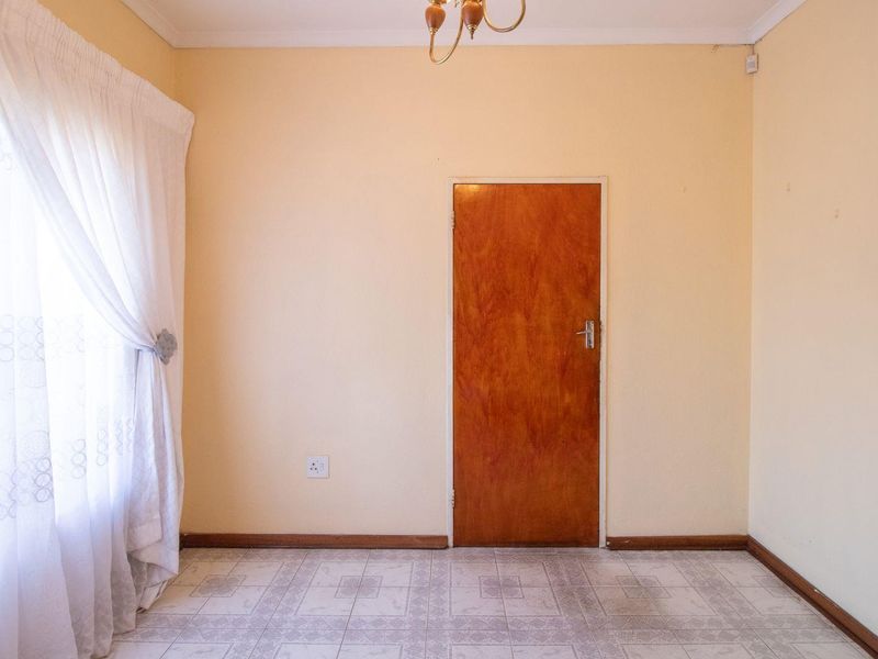 Stunning Spacious 4 Bedroom House - Photo 7