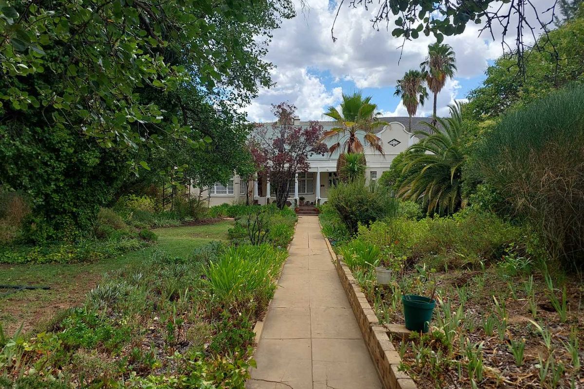 Charming Cape Dutch Family Home with Timeless Character - Photo 2