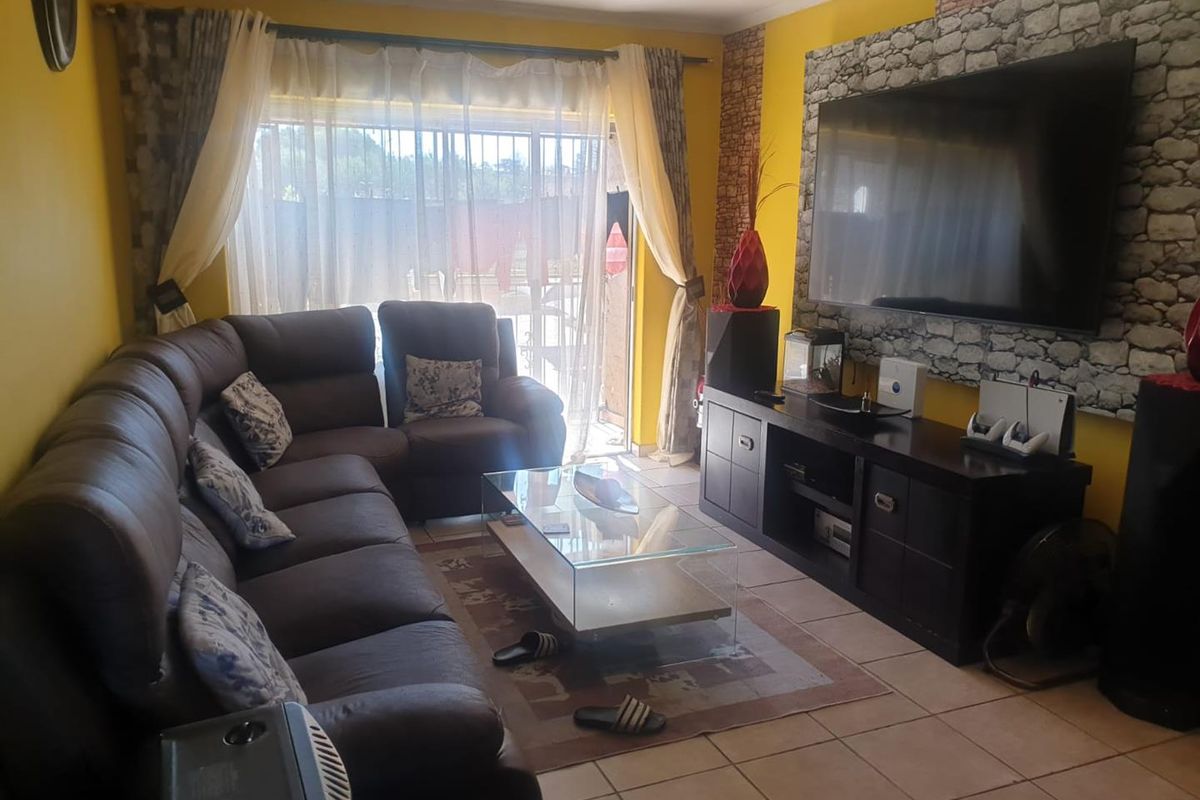 A SPACIOUS APARTMENT - Photo 4