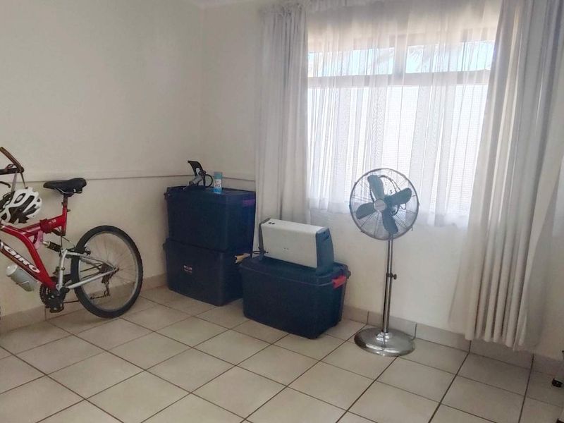 Cozy 2 Bedroom Townhouse - Perfect for 1st time Home buyer - Photo 8