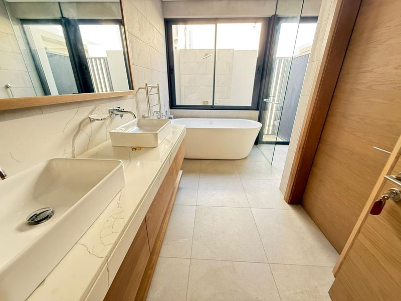 EXTRAORDINARY SANCTUARY VILLA - MONT CHOISY GOLF ESTATE. - Photo 7