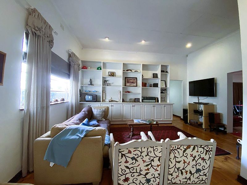 3-Bedroom, 3-Bathroom Family Home for Rent in Muckleneuk - Photo 10