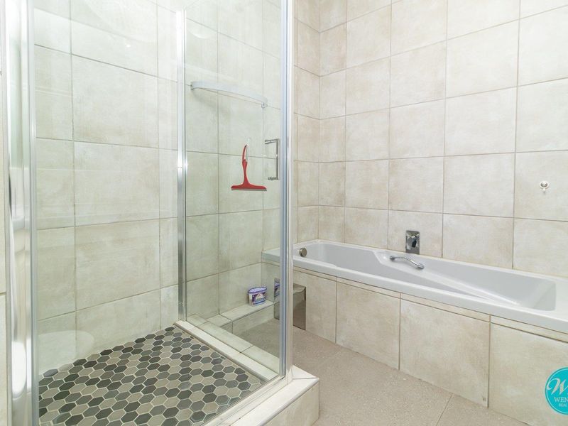 Sunny, Spacious & Perfectly Positioned! - Photo 9