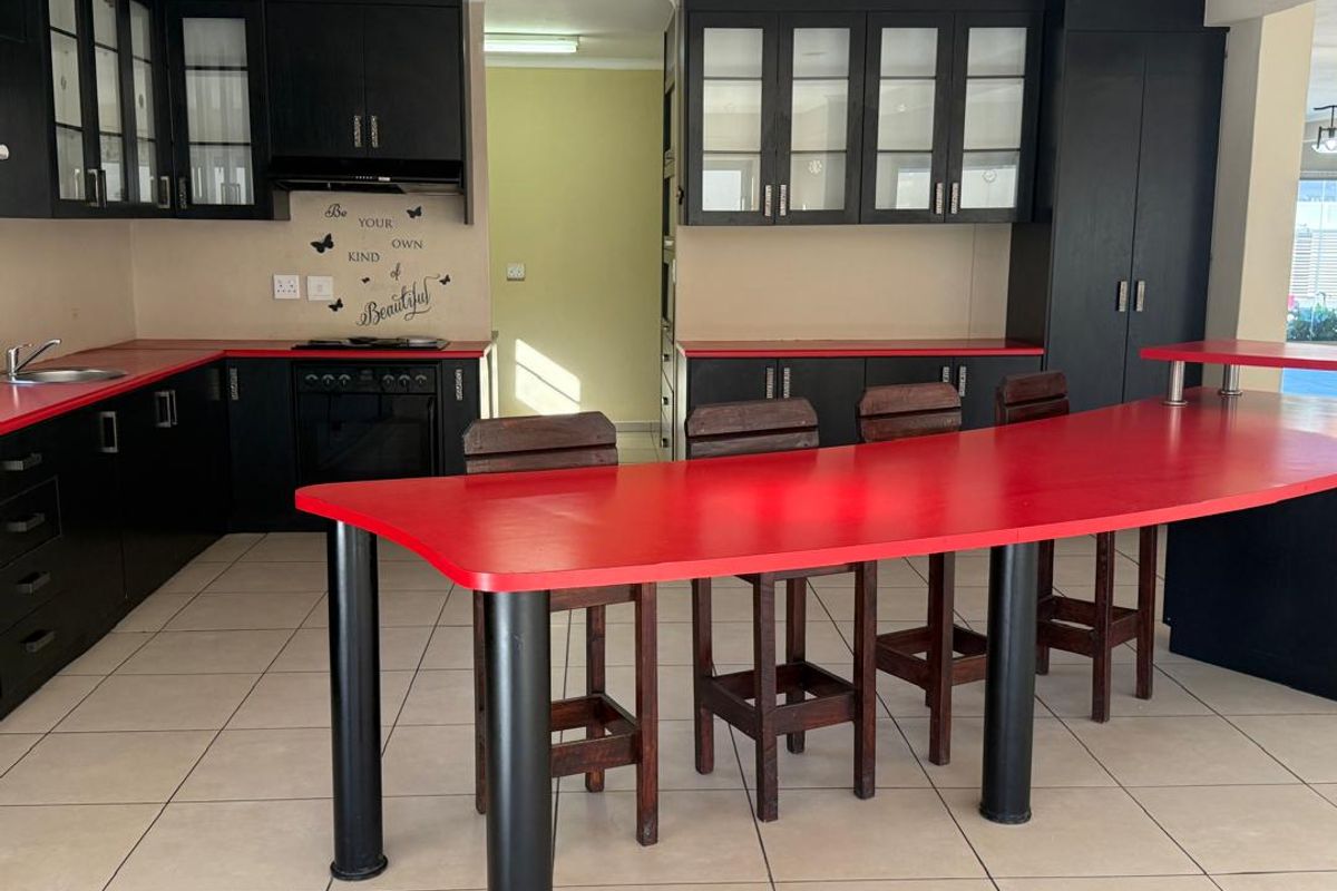 FOR RENT: SPACIOUS 3-BEDROOM FAMILY HOME WITH INDOOR BRAAI, OCEAN VIEW,SWAKOPMUND - Photo 3