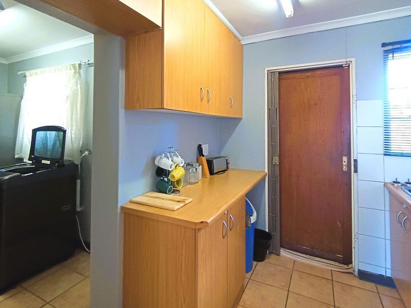 Spacious Townhouse Near Top Schools & UFS - Photo 6