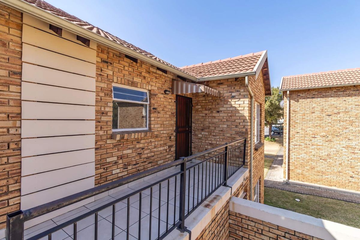 Bright 2-Bedroom Unit in Honeypark – Perfect Family Home! - Photo 2
