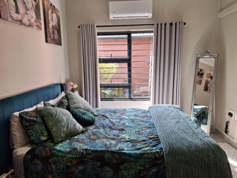 IMMACULATE 3-BEDROOM SIMPLEX FOR SALE IN SOUGHT-AFTER OLYMPUS - Photo 4