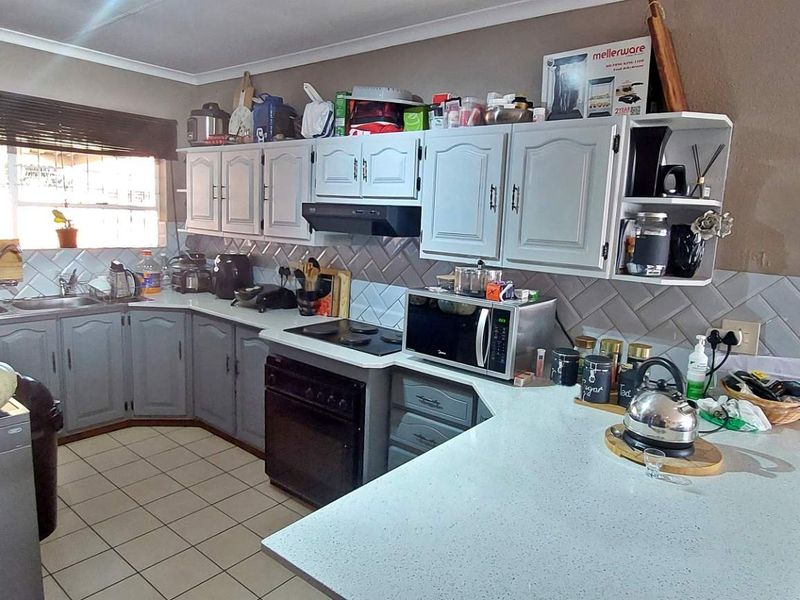 Modern Pet-Friendly 2-Bedroom Townhouse for sale - Photo 5