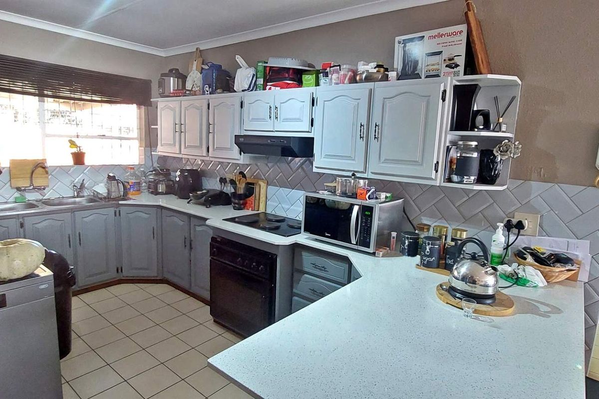 Modern Pet-Friendly 2-Bedroom Townhouse for sale - Photo 5