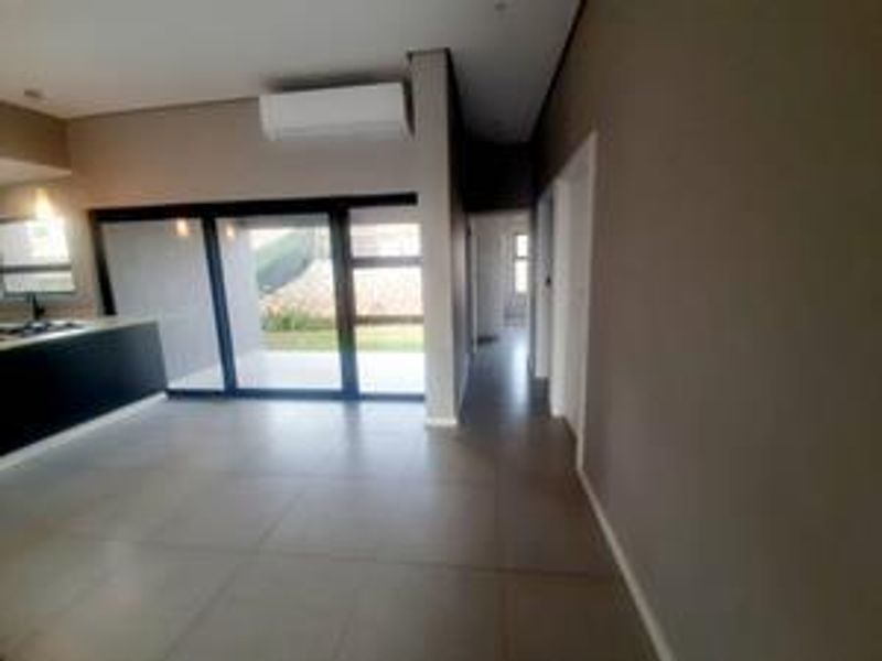 Modern Townhouse for Rental in Palm Lakes Estate - Photo 4