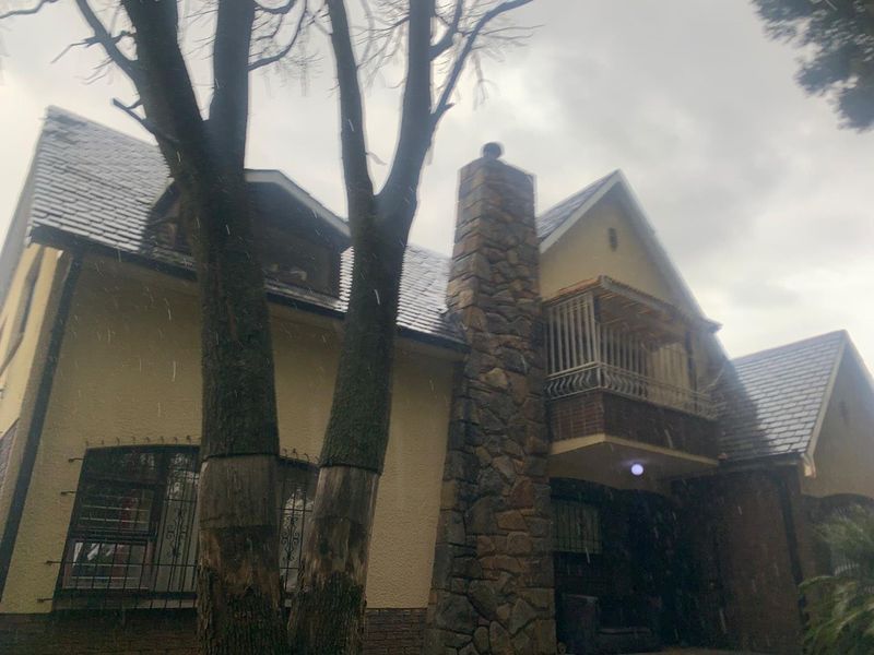 Charming 4-Bedroom Home for Sale in The Hill Ext 6, Johannesburg - Photo 4