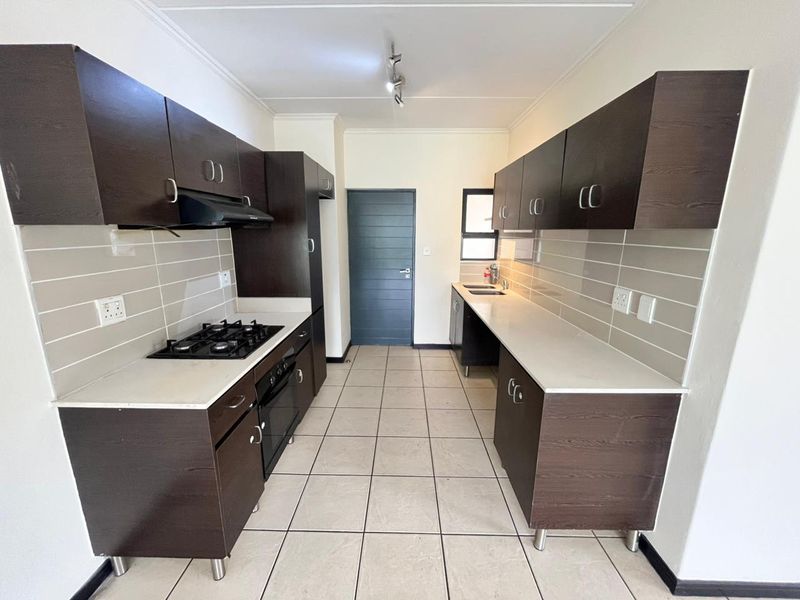 3 Bedroom Apartment For Sale!! - Photo 8