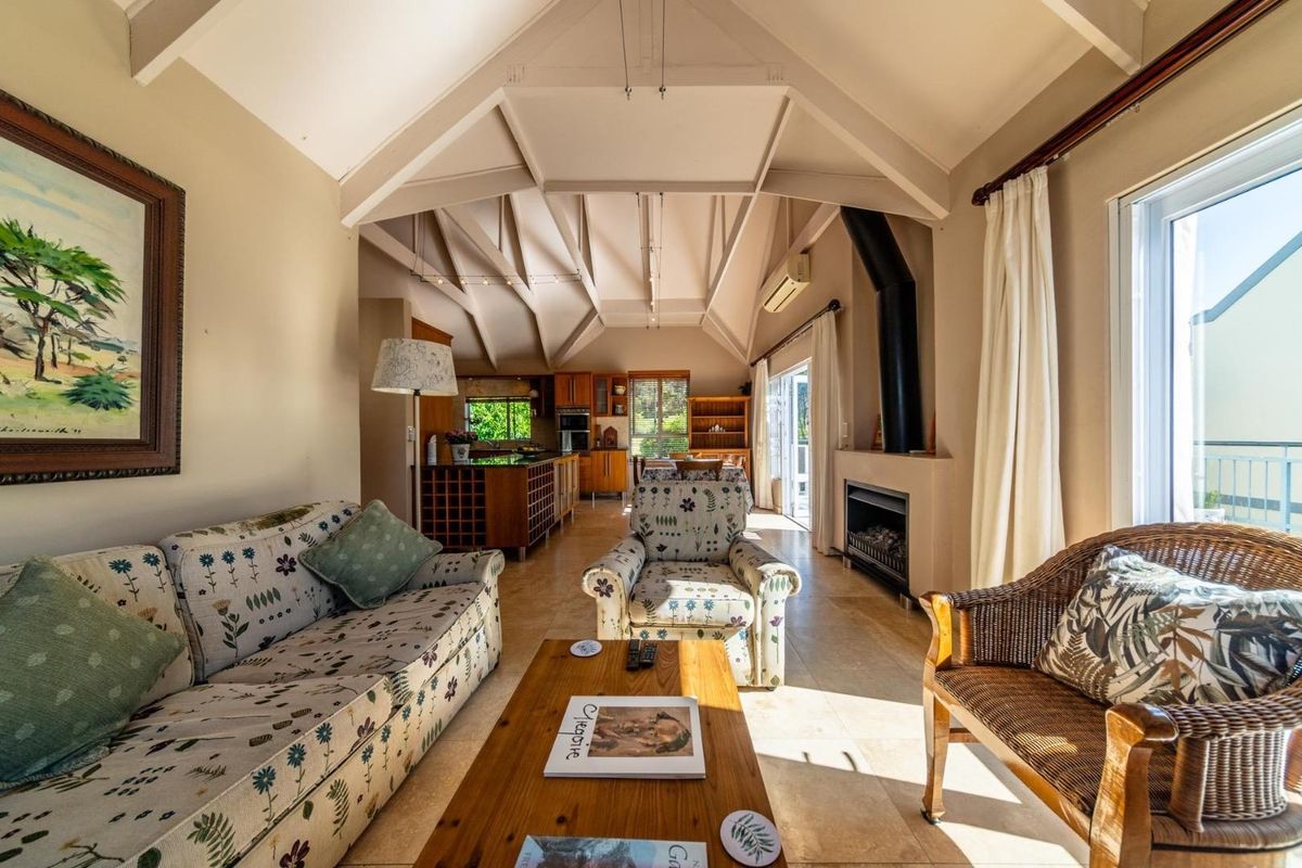 Spacious Furnished Apartment with Mountain Views in Stellenbosch - Photo 5