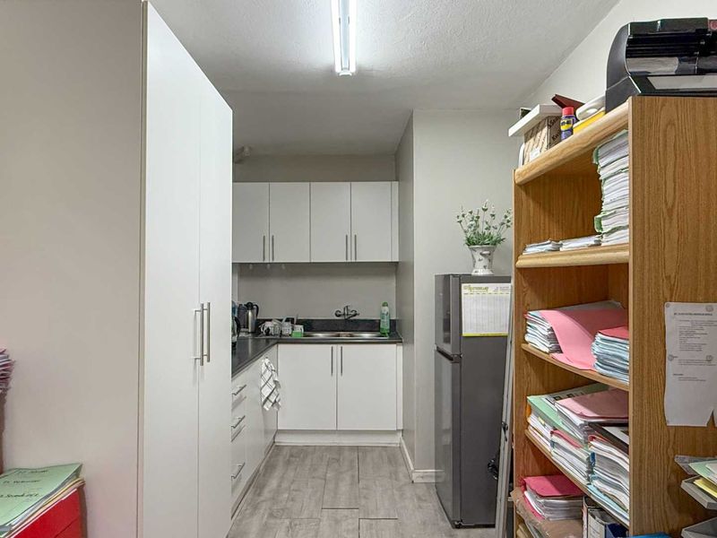 Offices plus Penthouse Apartment - Photo 8