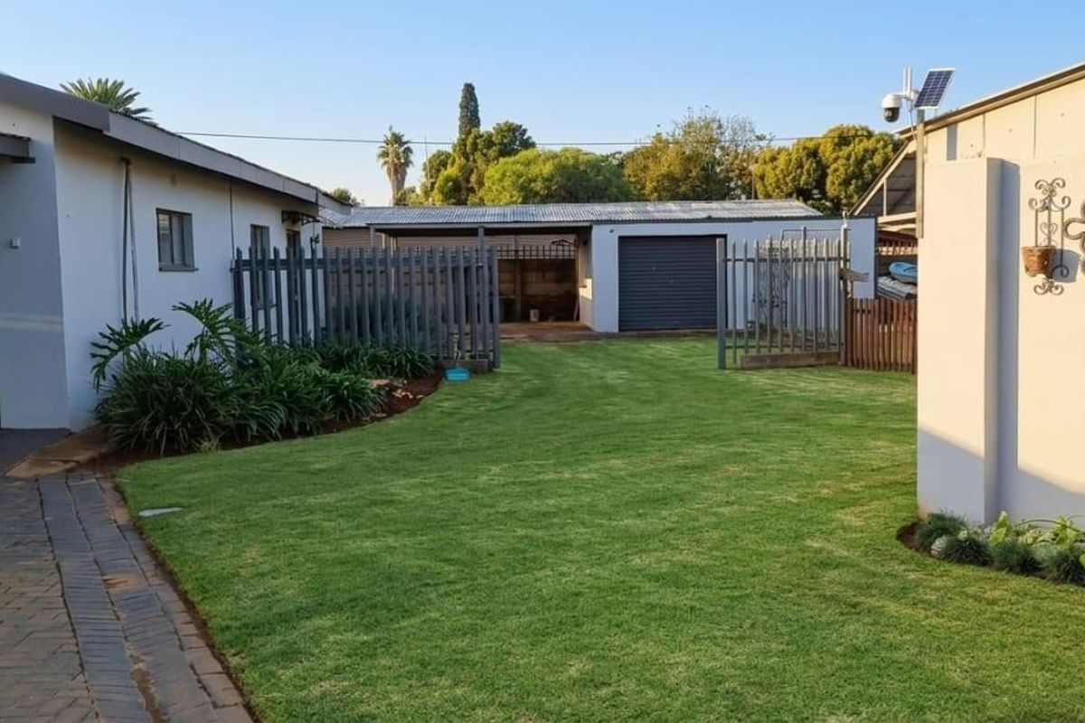 Neat family home in Meyerton Central - Photo 3