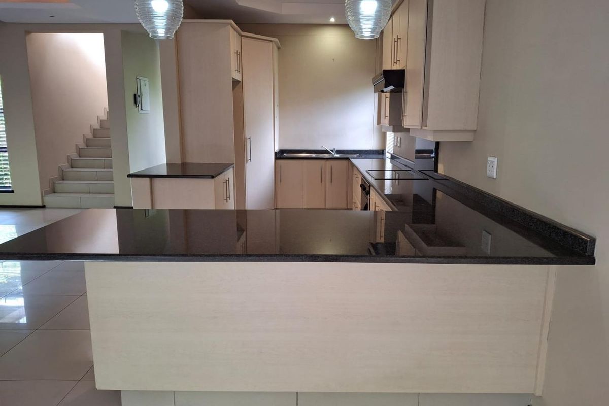 A MAGNIFICENT TWO BEDROOM UNFURNISHED TOWNHOUSE - Photo 5