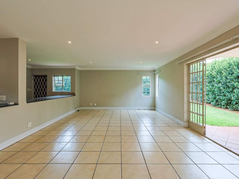 Charming 3-Bedroom House in Equestria with Spacious Yard. - Photo 9