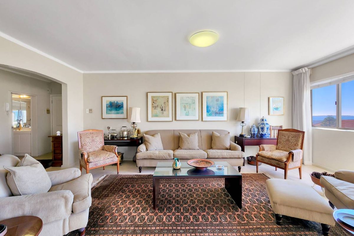 SPACIOUS APARTMENT - Photo 3