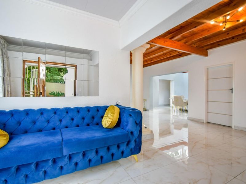 Four bedroom family home in Waterkloof Ridge Estate - Photo 8