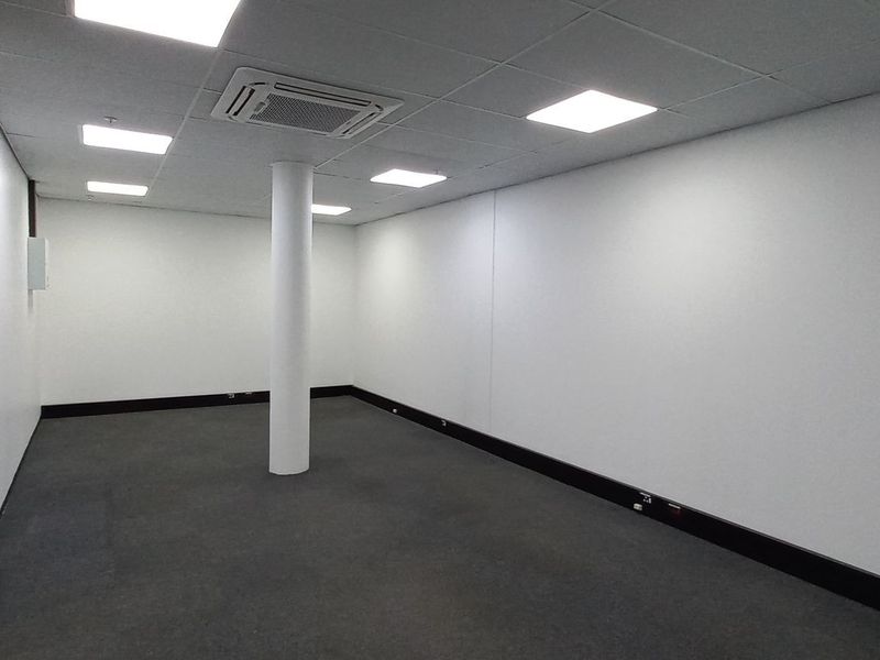 215m2 Isando Office To Let - Photo 5
