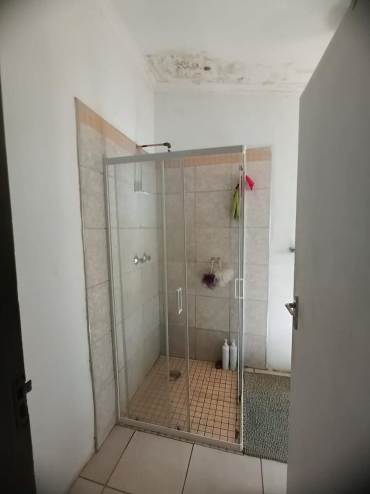 Unit 7 bathroom 