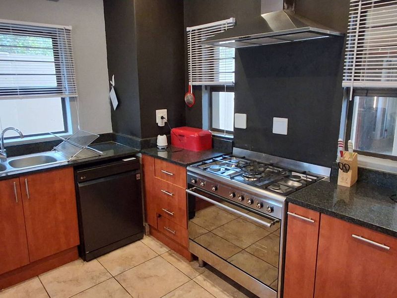 Luxury, Comfort, and Flexibility in Leloko Estate! - Photo 10