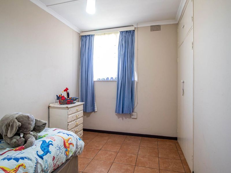 Life in the Suburbs!! - Photo 10