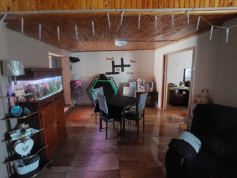 Eco-Friendly Living: Solar Panels and More Await! - Photo 5