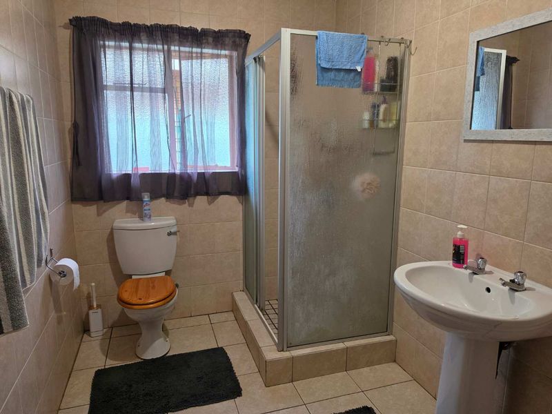 Affordable two bedroom townhouse in secure complex - Photo 6