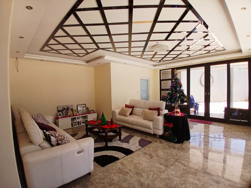 5 Bedroom Auasblick Mansion for Sale - Photo 6