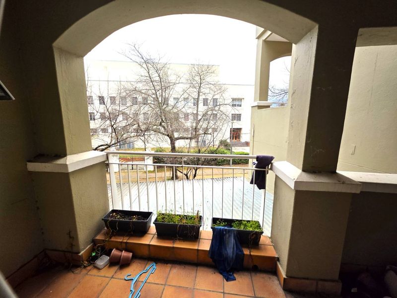 Prime 2-Bedroom Apartment in Bergzicht Plaza – Steps from Stellenbosch University - Photo 10