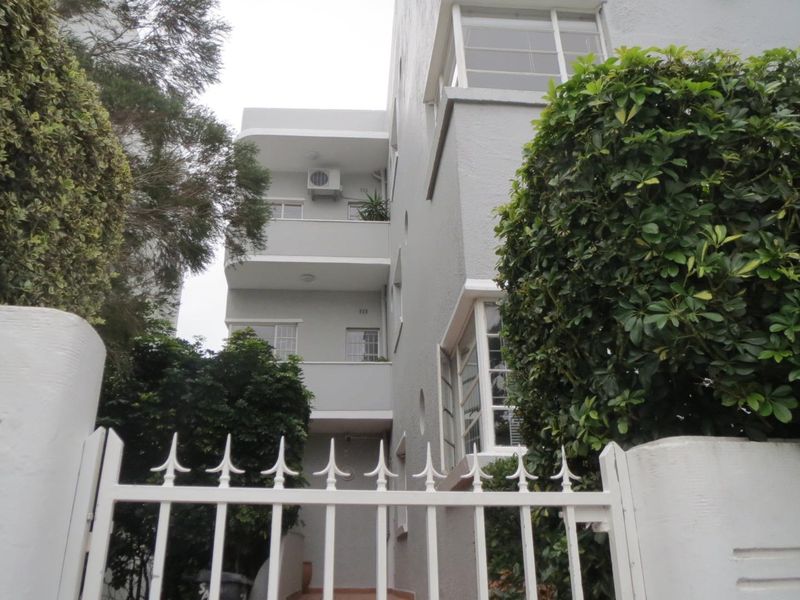Secure 2 Bedroom Apartment in Art Deco Block in Gardens - Photo 5