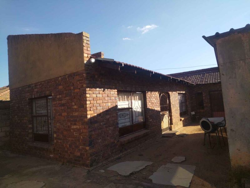 RDP house and 1 bedroom house for sale in Soshanguve South - Photo 9