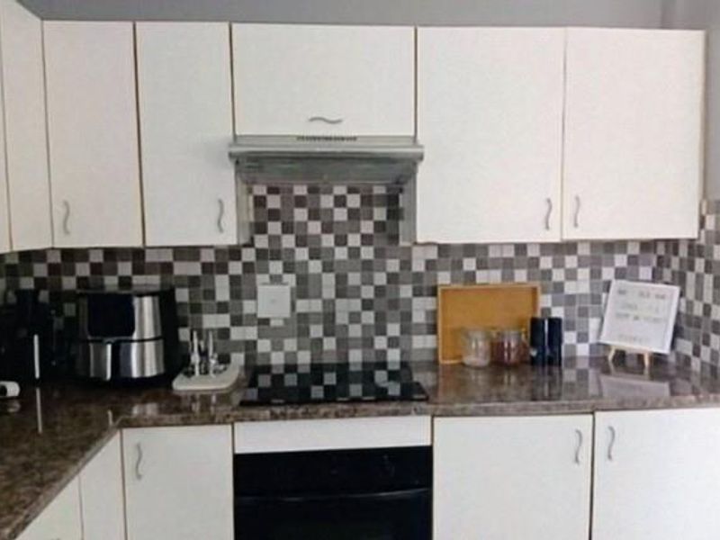 Stylish and Spacious 3-Bedroom Townhouse to Rent - Photo 7