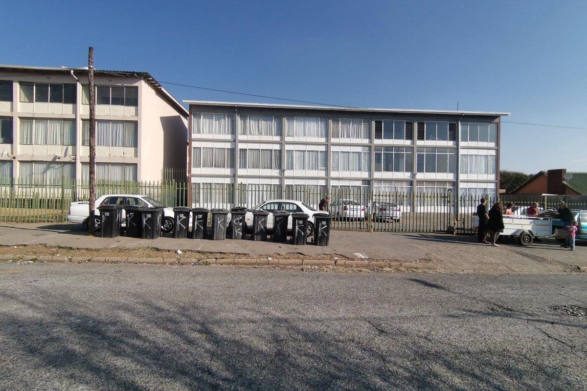 Neat 1 Bedroom Ground Floor Apartment To Let in Witpoortjie - Photo 3